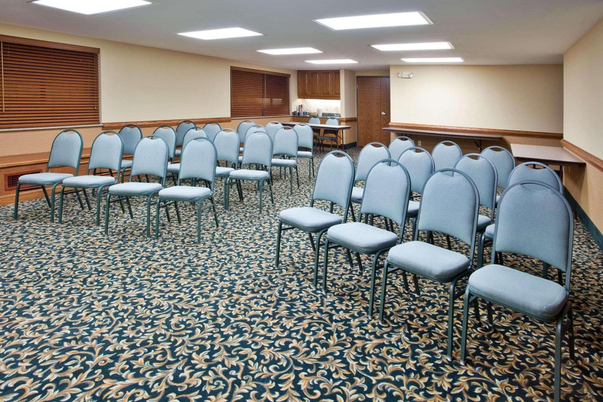 Hotel Country & By Radisson, Jonesborough-johnson City West, Tn 2*