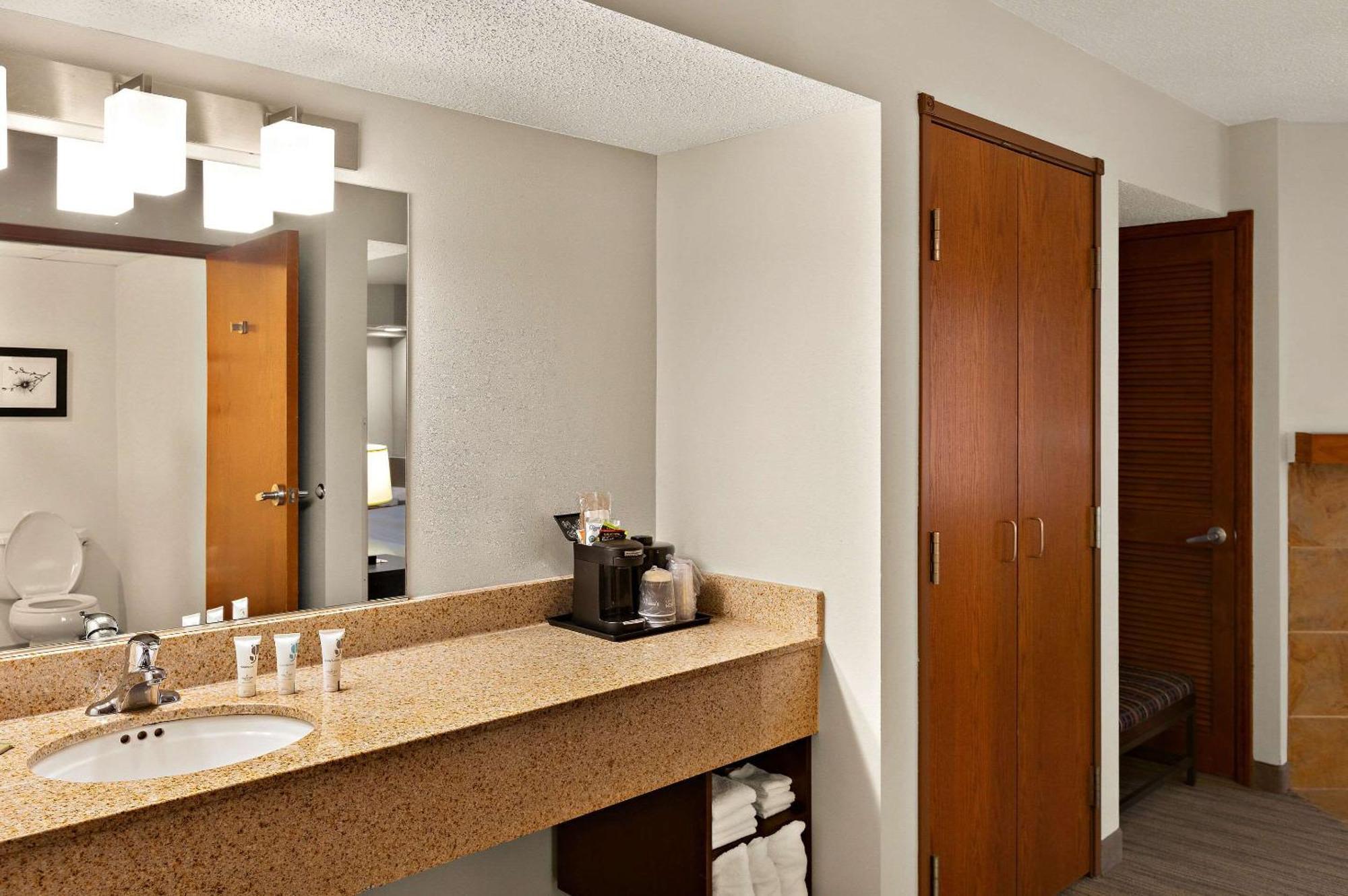 Hotel Country & By Radisson, Jonesborough-johnson City West, Tn Jonesborough